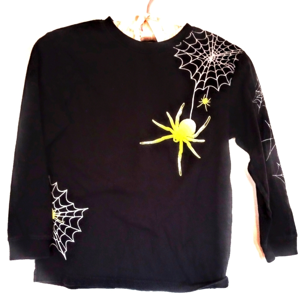 KIDS T SHIRT, BLACK & YELLOW SPIDERS & WHITE WEBS, SIZE 6/7 BY PREPARE TO SCARE